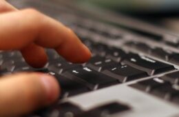 διαδικτυακός-εθισμός-internet-socialpolicy.gr_-777x340